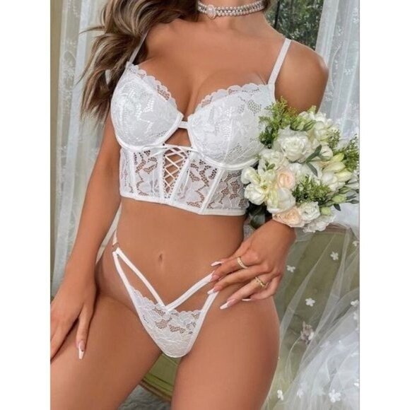 White Romantic Floral Lace Underwire Lingerie Set - Picture 3 of 6